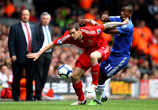 表现得毫不 表现得毫不